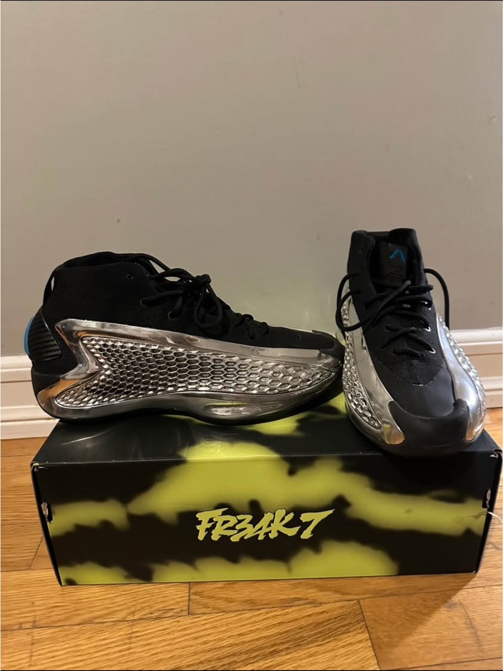Freak 1 Kids' Basketball Sneakers - Black & Metallic Silver